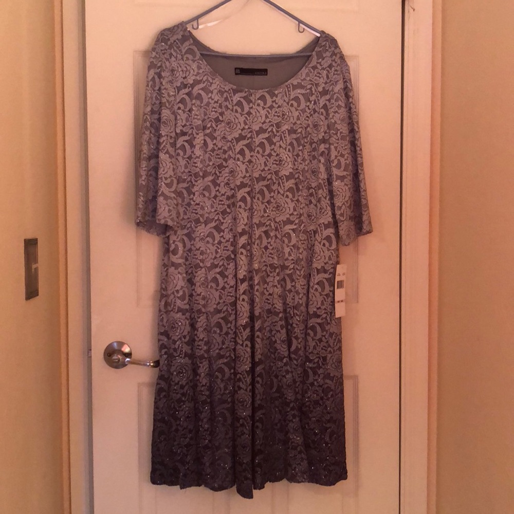 Gorgeous Holiday ombré formal dress!!